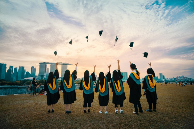 Étudiants en remise de diplômes